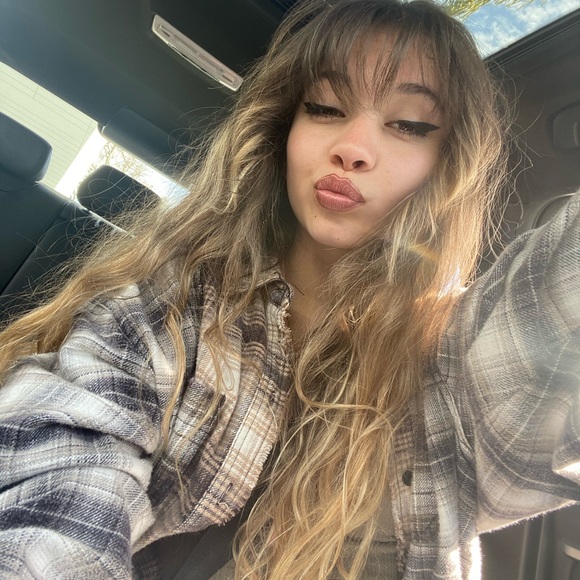 Meet your Posher, Sierra - Picture 1 of 1